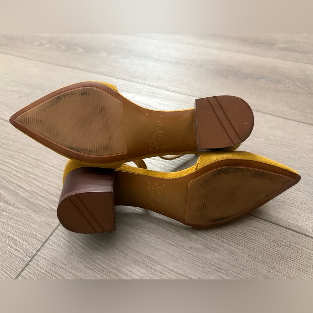 Crown Vintage Suede Mustard Yellow Heels Sz 6M - Picture 4 of 5